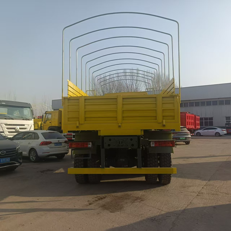 Sinotruk HOWO 6*4 Troop Carrier - Camião de caixa aberta/ Plataforma: foto 5 Sinotruk HOWO 6*4 Troop Carrier - Camião de caixa aberta/ Plataforma: foto 5