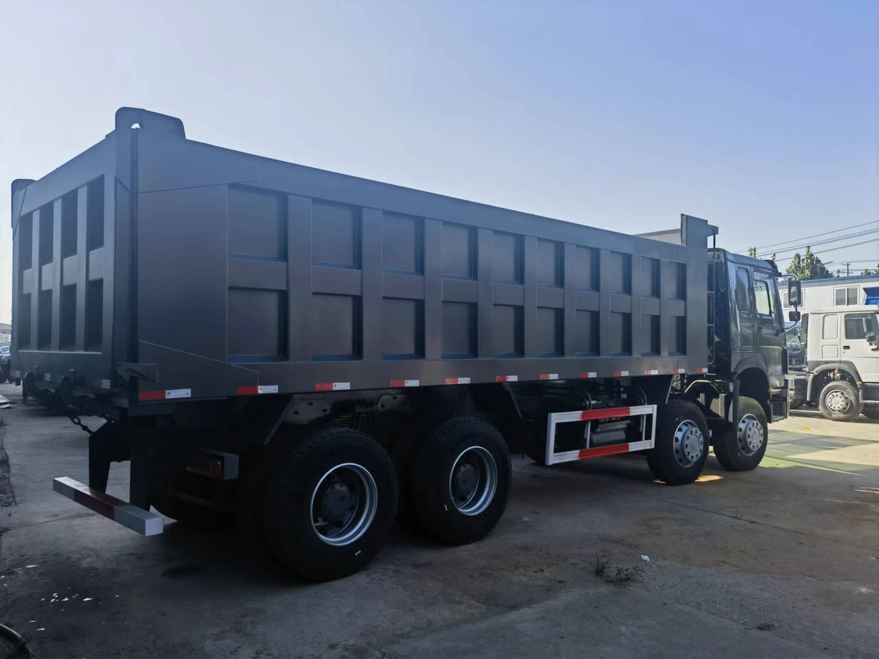 Camião basculante Sinotruk HOWO 8*4 Dump truck: foto 8