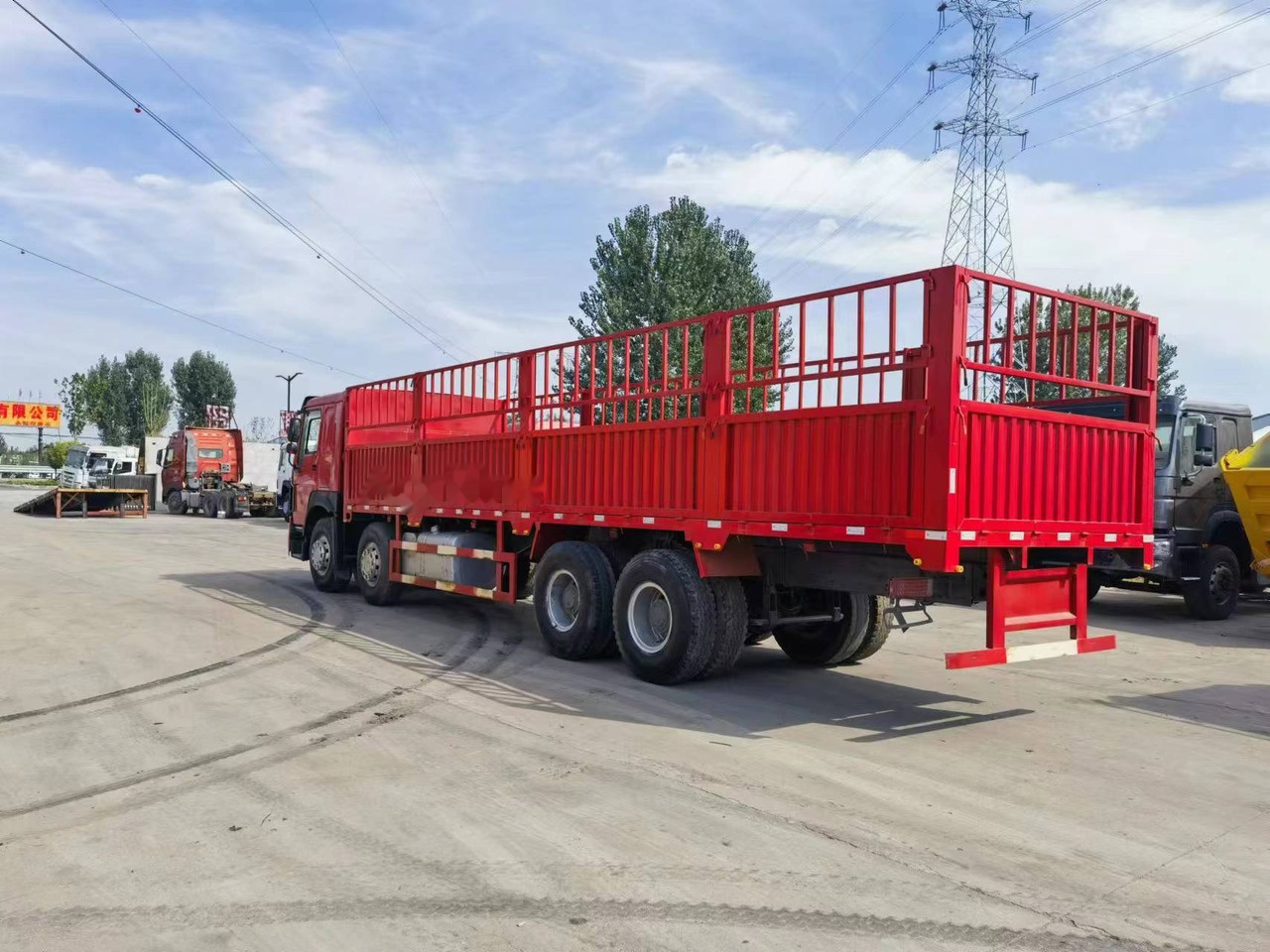 Sinotruk HOWO 8*4 Fence Truck - Tombador: foto 4 Sinotruk HOWO 8*4 Fence Truck - Tombador: foto 4