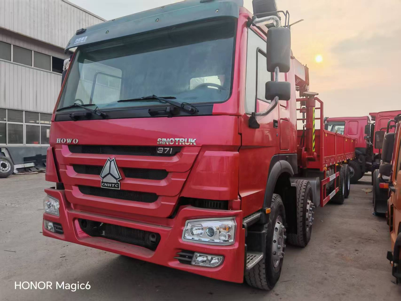 Sinotruk HOWO 8*4 Mobile crane - Grua móvel: foto 3 Sinotruk HOWO 8*4 Mobile crane - Grua móvel: foto 3