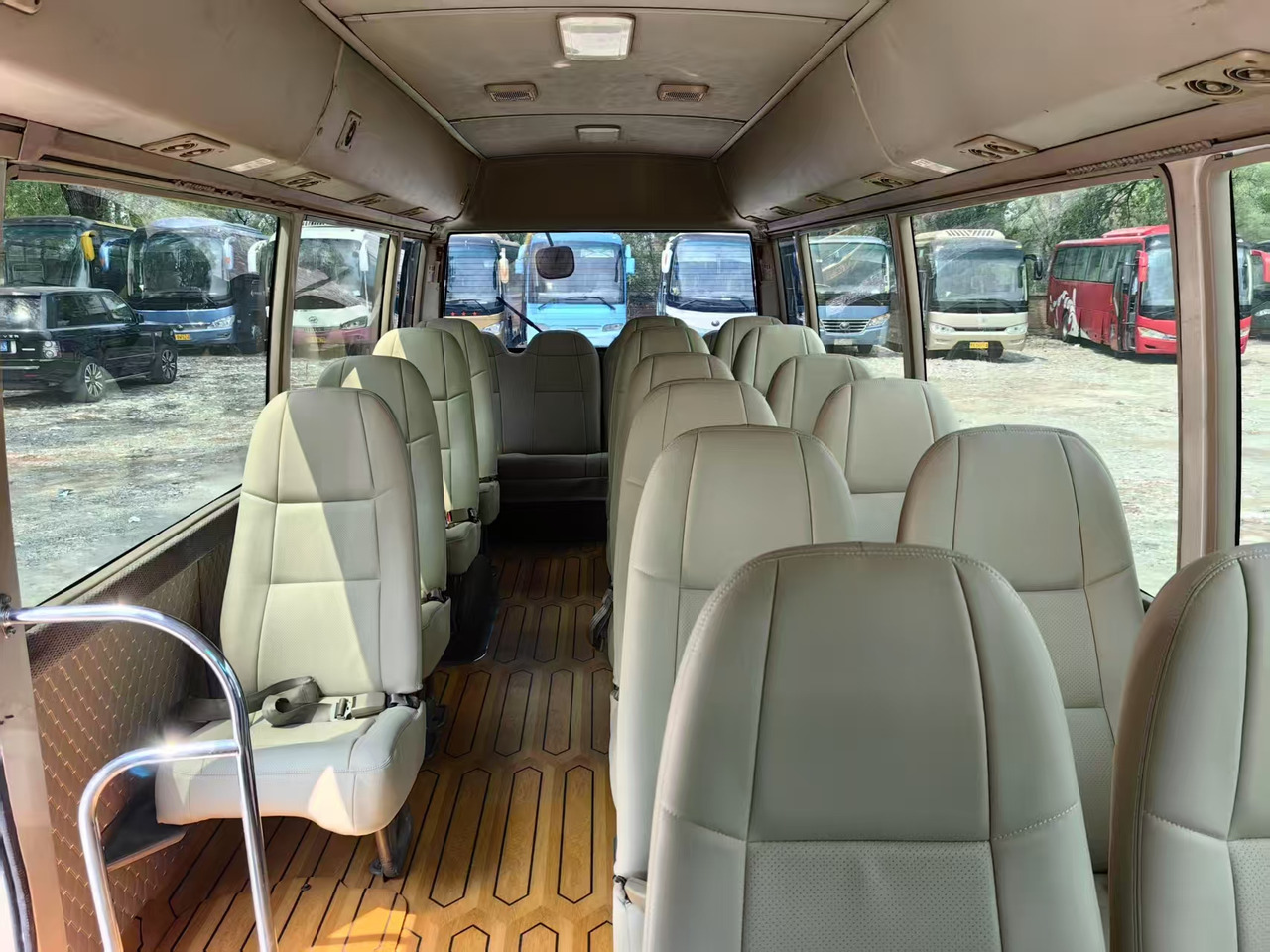 Toyota Coaster - Minibus, Furgão de passageiros: foto 2 Toyota Coaster - Minibus, Furgão de passageiros: foto 2