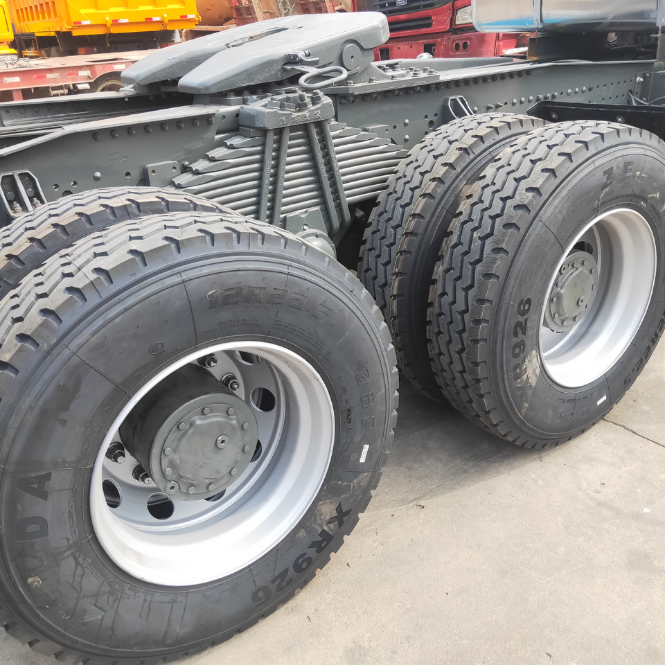 Sinotruk HOWO 420 6*4 Tractor - Tractor: foto 2 Sinotruk HOWO 420 6*4 Tractor - Tractor: foto 2