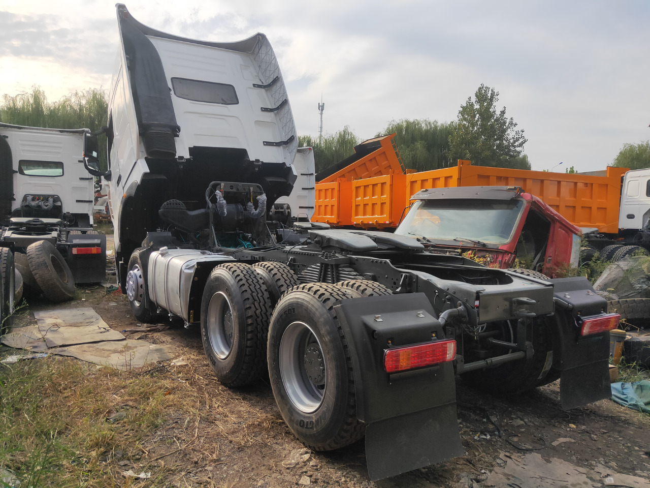 Sinotruk HOWO A7 6*4 Tractor - Tractor: foto 4 Sinotruk HOWO A7 6*4 Tractor - Tractor: foto 4