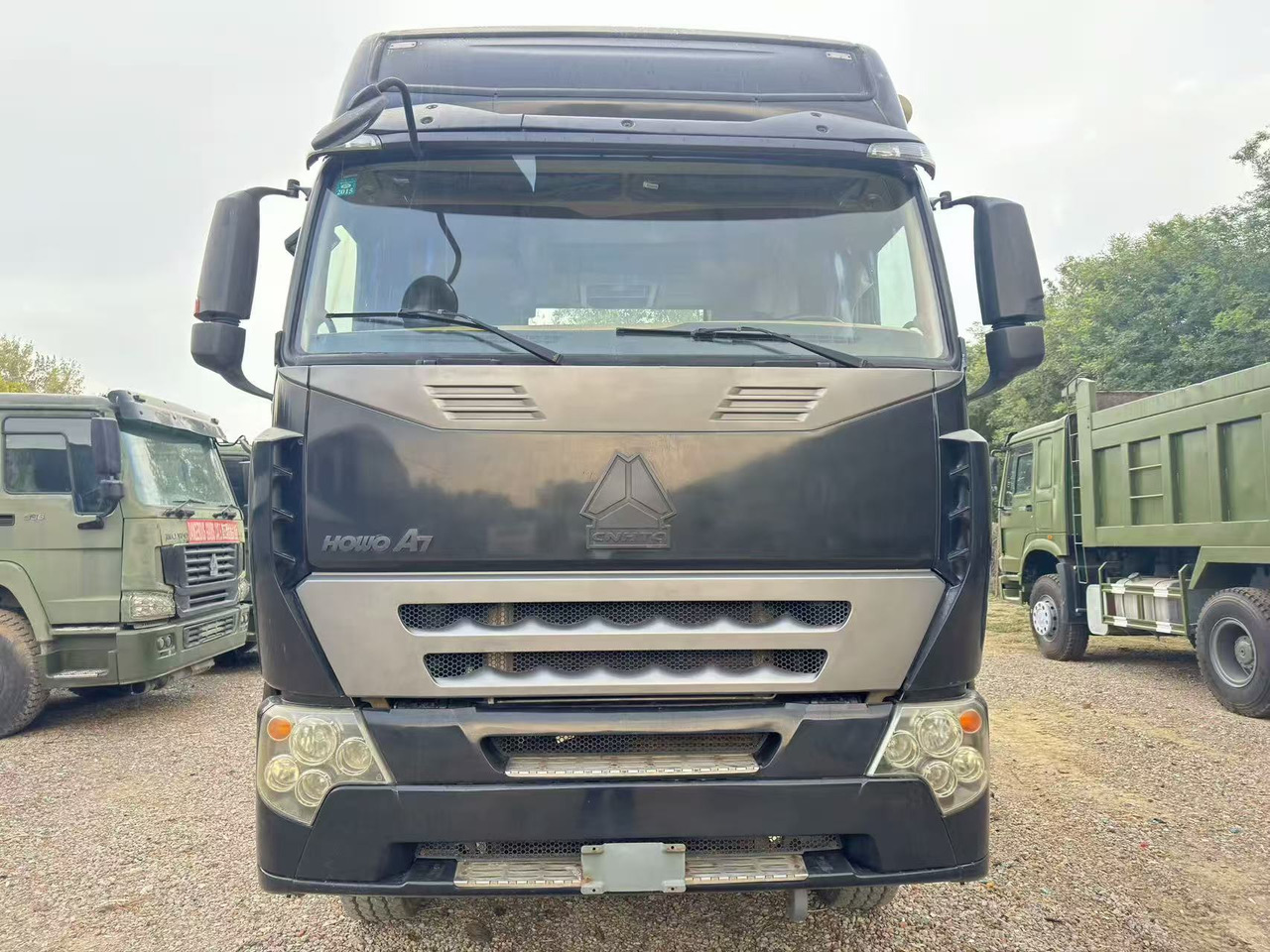 Sinotruk HOWO A7 - Tractor: foto 1 Sinotruk HOWO A7 - Tractor: foto 1