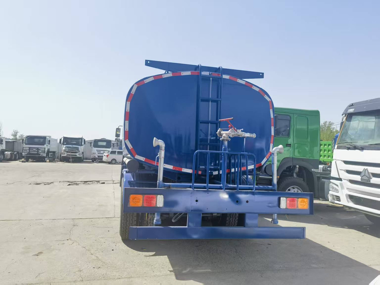 Sinotruk HOWO 6*4 Sprinkler - Veículo municipal/ Especial: foto 5 Sinotruk HOWO 6*4 Sprinkler - Veículo municipal/ Especial: foto 5