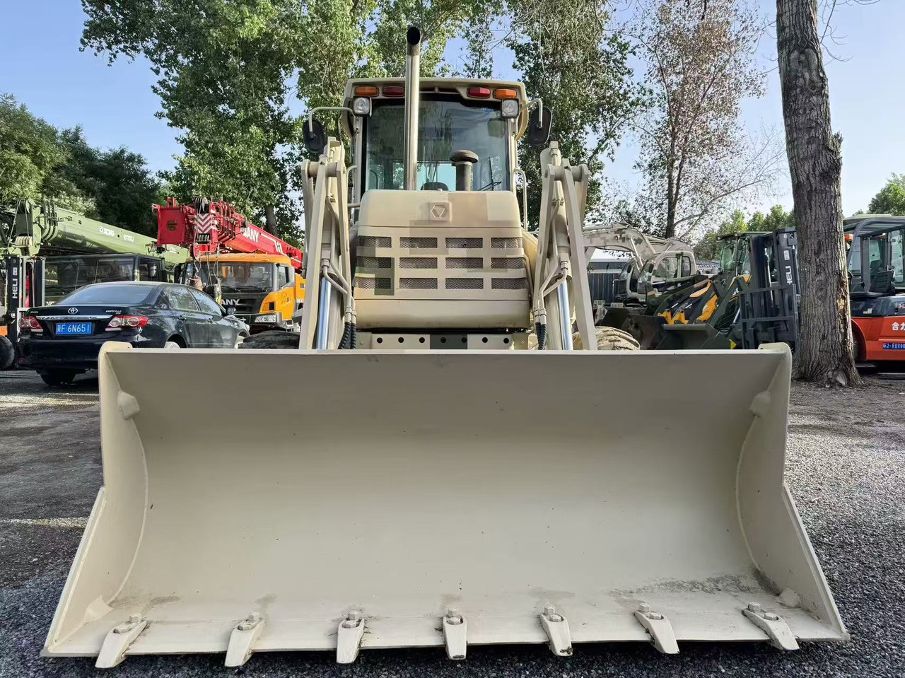 XCMG XC870T - Retroescavadeira: foto 3 XCMG XC870T - Retroescavadeira: foto 3