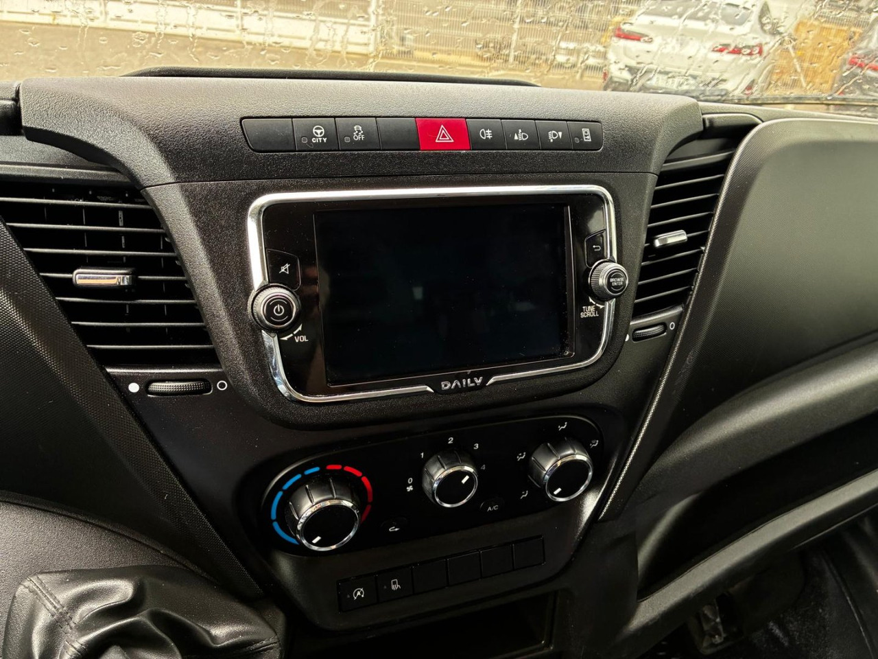 Carrinha de contentor Caja cerrada IVECO 35C16 20m3: foto 8