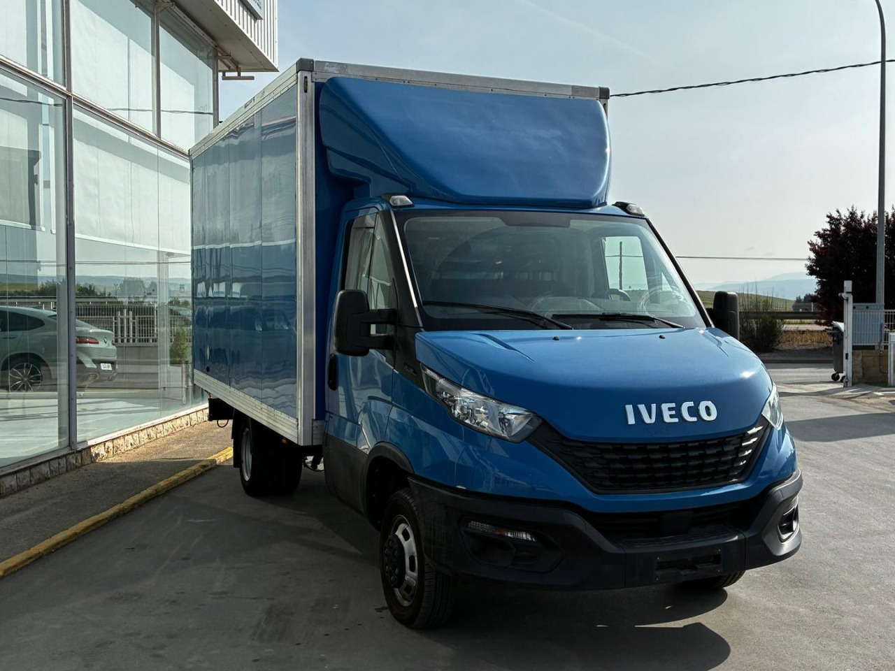 Caja cerrada IVECO 35C16 20m3 - Carrinha de contentor: foto 3 Caja cerrada IVECO 35C16 20m3 - Carrinha de contentor: foto 3
