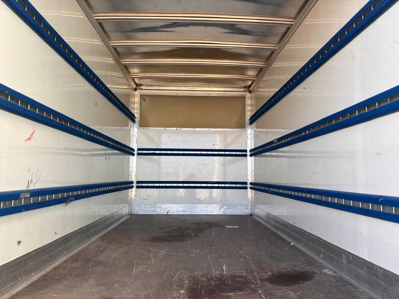 Caja cerrada Mercedes Sprinter 514 20m3 con puertas traseras - Carrinha de contentor: foto 5 Caja cerrada Mercedes Sprinter 514 20m3 con puertas traseras - Carrinha de contentor: foto 5