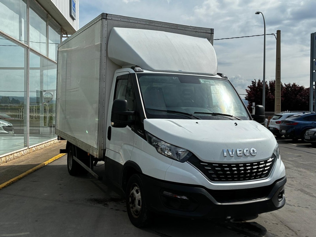 Caja cerrada con plataforma elevadora IVECO 35C16 20m3 Automática - Carrinha de contentor: foto 3 Caja cerrada con plataforma elevadora IVECO 35C16 20m3 Automática - Carrinha de contentor: foto 3