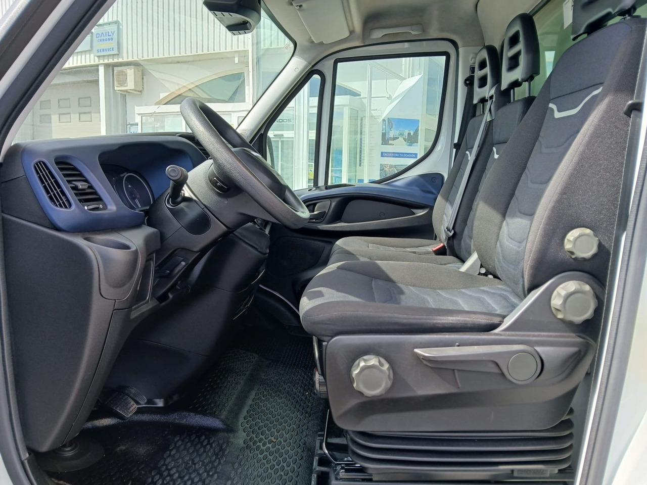 Leasing de  Caja cerrada con plataforma elevadora IVECO 35C16 20m3 Caja cerrada con plataforma elevadora IVECO 35C16 20m3: foto 7