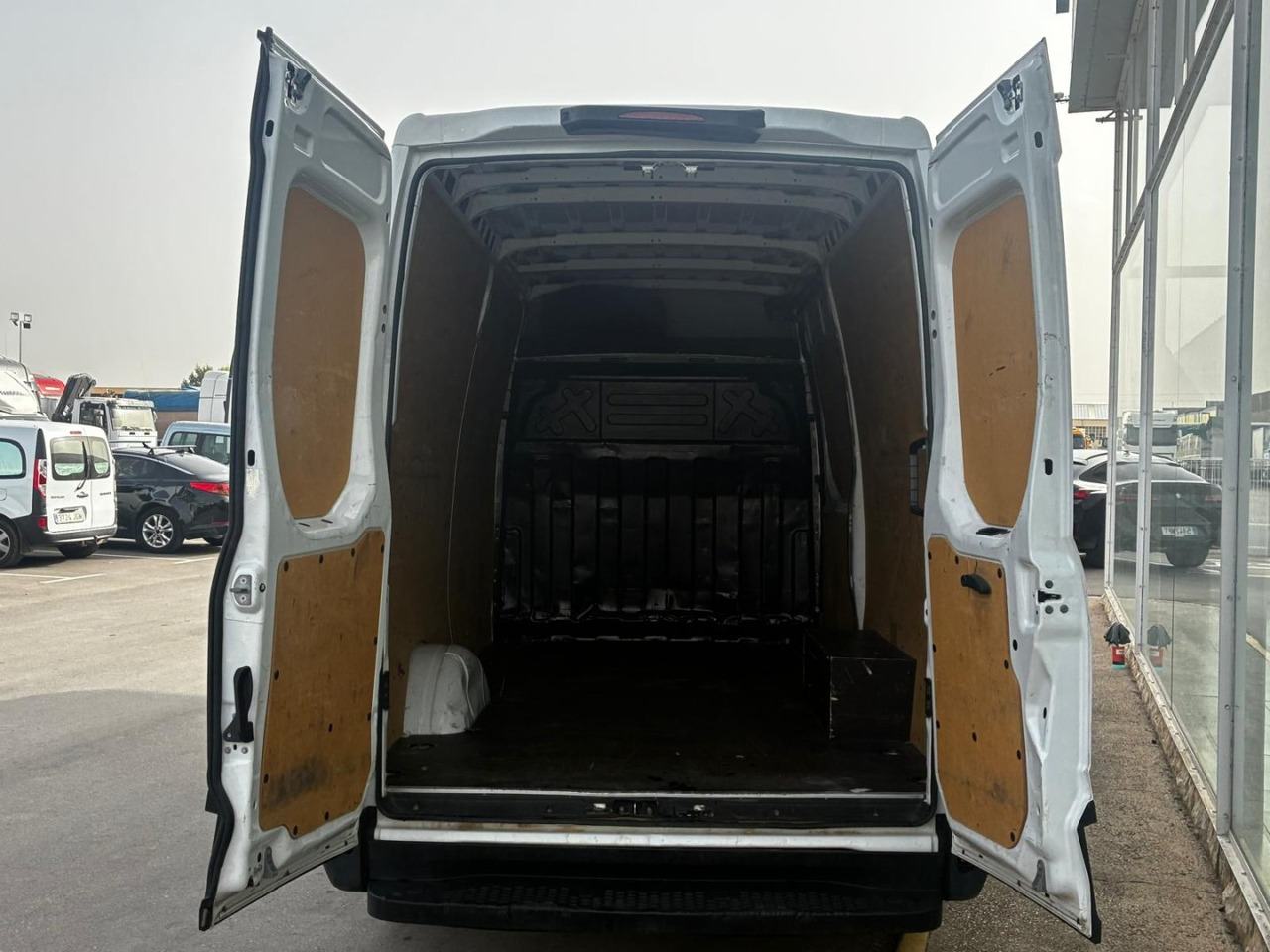 Furgón IVECO 35S16 V 12m3 - Furgão: foto 5 Furgón IVECO 35S16 V 12m3 - Furgão: foto 5