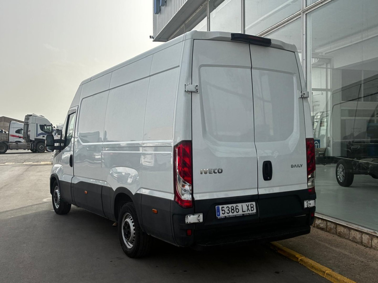 Furgón IVECO 35S16 V 12m3 - Furgão: foto 4 Furgón IVECO 35S16 V 12m3 - Furgão: foto 4