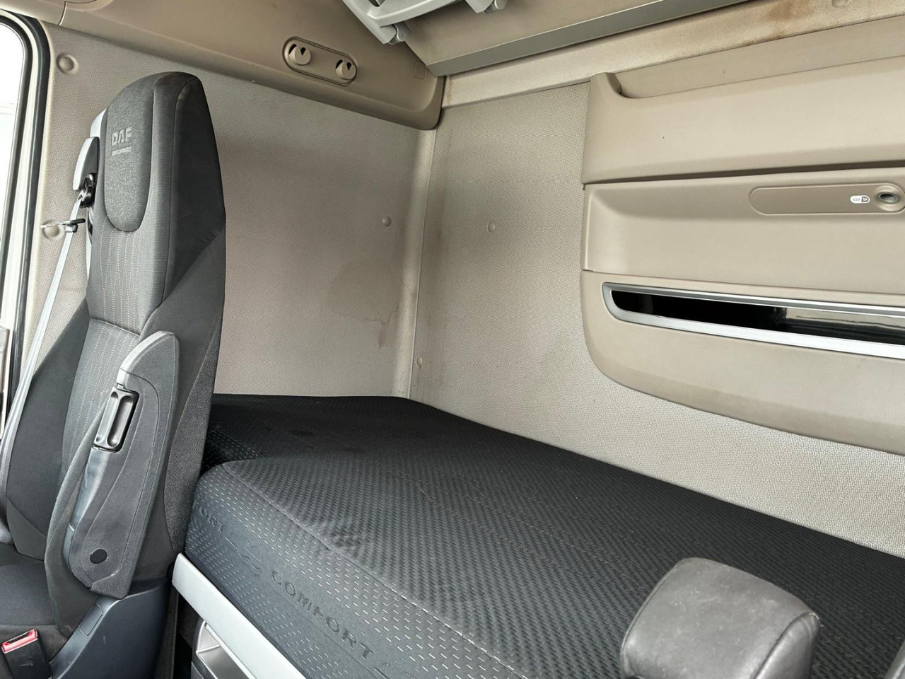 Tractor Cabeza Tractora DAF 480 SUPER SPACE CAB AUTOMATICA CON INTARDER: foto 15 Tractor Cabeza Tractora DAF 480 SUPER SPACE CAB AUTOMATICA CON INTARDER: foto 15