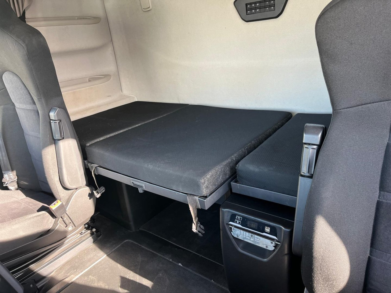 Leasing de  Cabeza Tractora IVECO 460 AUTOMATICO CON INTARDER Cabeza Tractora IVECO 460 AUTOMATICO CON INTARDER: foto 16 Leasing de  Cabeza Tractora IVECO 460 AUTOMATICO CON INTARDER Cabeza Tractora IVECO 460 AUTOMATICO CON INTARDER: foto 16