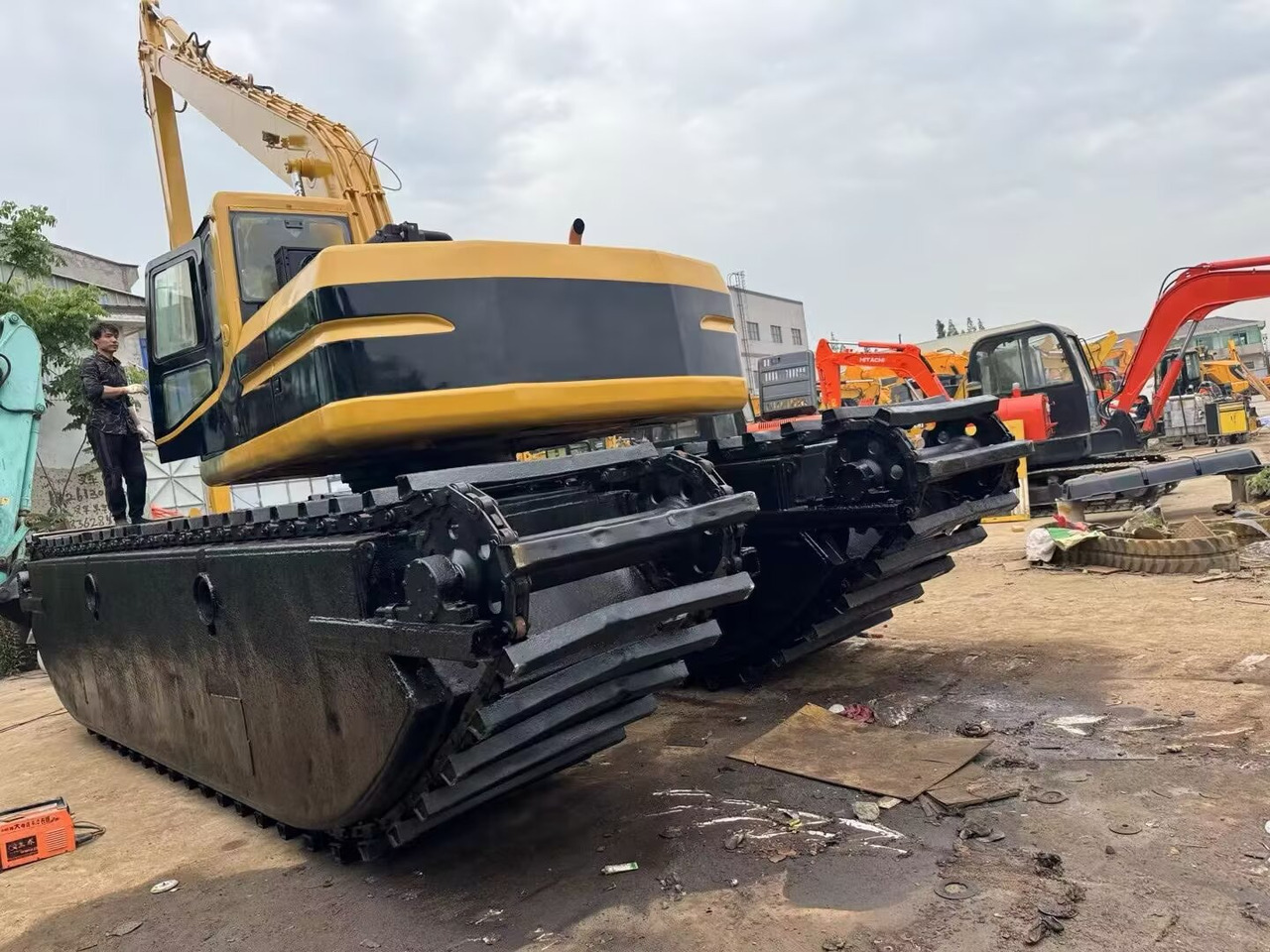 CAT 320 BL dredger 320 CL dredge - Escavadeira flutuante: foto 1 CAT 320 BL dredger 320 CL dredge - Escavadeira flutuante: foto 1