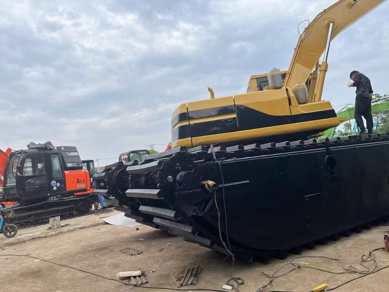 CAT 320 BL dredger 320 CL dredge - Escavadeira flutuante: foto 3 CAT 320 BL dredger 320 CL dredge - Escavadeira flutuante: foto 3
