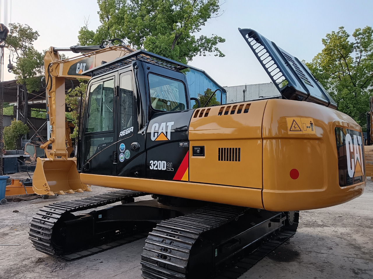 CATERPILLAR 320D CAT 320D2L - Escavadora de rastos: foto 1 CATERPILLAR 320D CAT 320D2L - Escavadora de rastos: foto 1