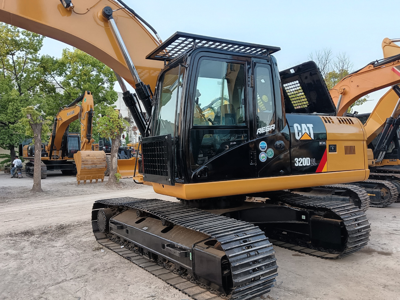 CATERPILLAR 320D2L CAT 320D 2 L - Escavadora de rastos: foto 2 CATERPILLAR 320D2L CAT 320D 2 L - Escavadora de rastos: foto 2