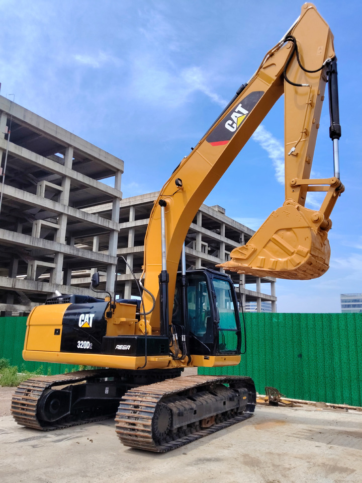 CATERPILLAR 320D2L with C7.1 ENGINE CAT 320D2 L 320 D 2 L C 7.1 ENGINE - Escavadora de rastos: foto 3 CATERPILLAR 320D2L with C7.1 ENGINE CAT 320D2 L 320 D 2 L C 7.1 ENGINE - Escavadora de rastos: foto 3