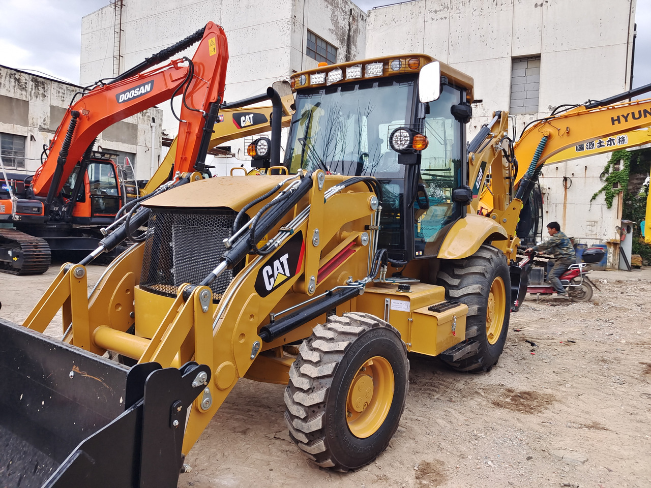 CATERPILLAR 420F CAT 420 F JCB 3CX - Retroescavadeira: foto 1 CATERPILLAR 420F CAT 420 F JCB 3CX - Retroescavadeira: foto 1