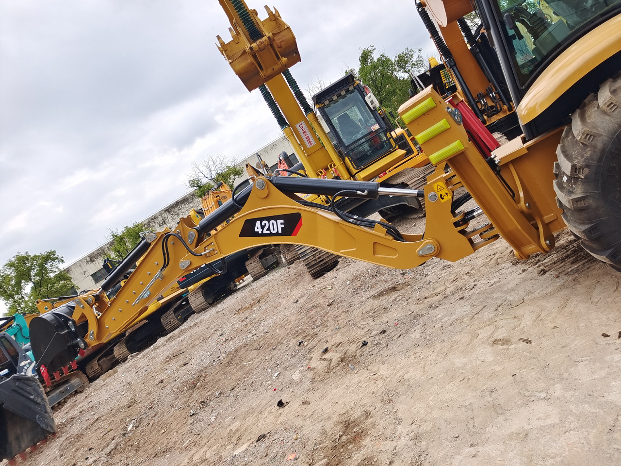 CATERPILLAR 420F CAT 420 F JCB 3CX - Retroescavadeira: foto 4 CATERPILLAR 420F CAT 420 F JCB 3CX - Retroescavadeira: foto 4