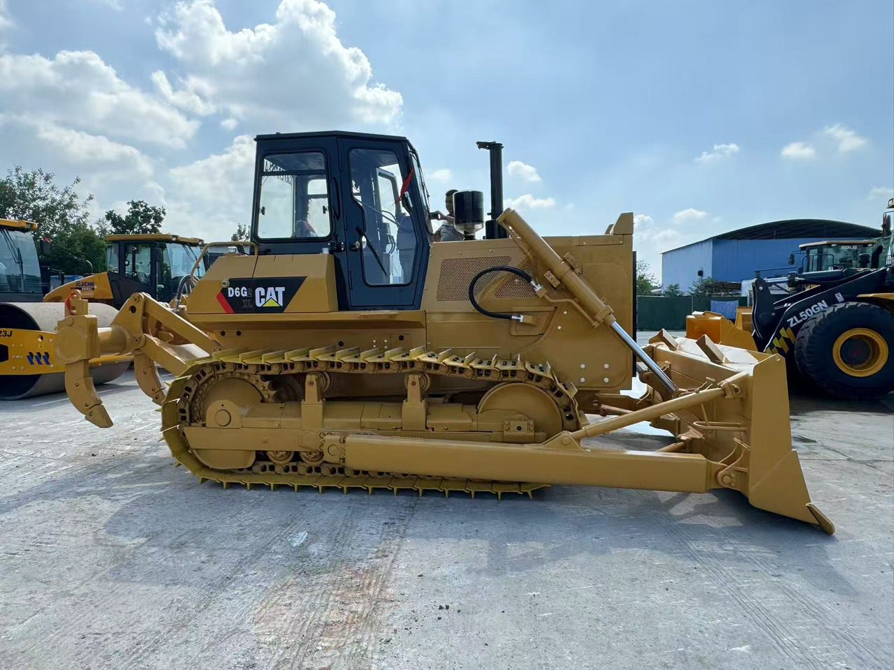 CATERPILLAR D6G CAT - Buldôzer: foto 3 CATERPILLAR D6G CAT - Buldôzer: foto 3