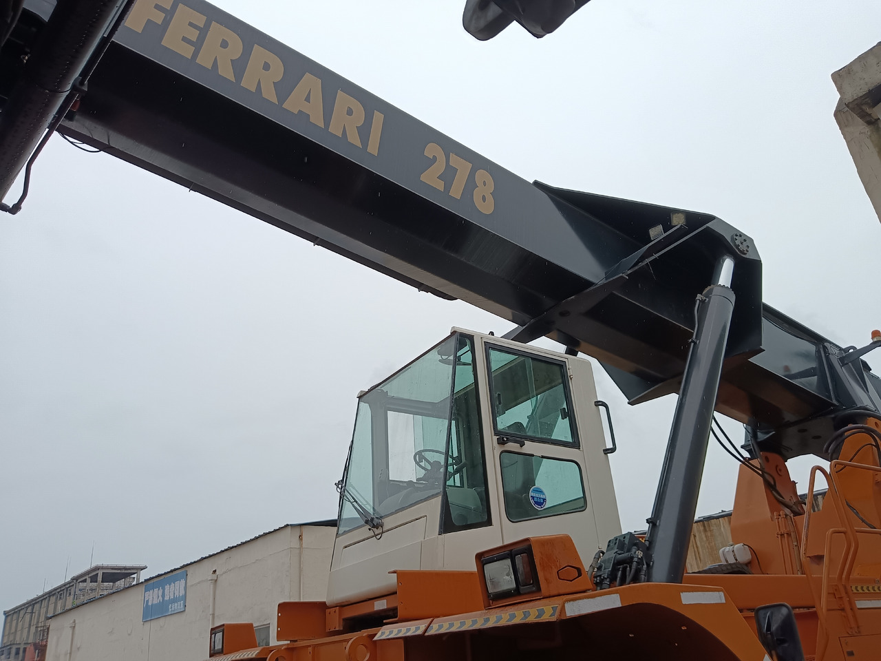 CVS FERRARRI 278 Ferrarri F278.6 - Reachstacker porta contentores: foto 5 CVS FERRARRI 278 Ferrarri F278.6 - Reachstacker porta contentores: foto 5