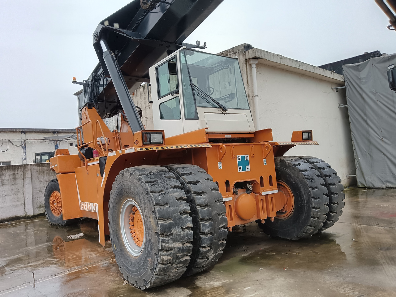 CVS FERRARRI 278 Ferrarri F278.6 - Reachstacker porta contentores: foto 2 CVS FERRARRI 278 Ferrarri F278.6 - Reachstacker porta contentores: foto 2