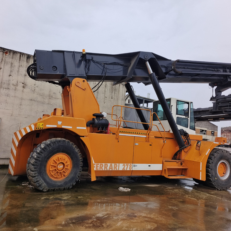 CVS FERRARRI F278 - Reachstacker porta contentores: foto 4 CVS FERRARRI F278 - Reachstacker porta contentores: foto 4