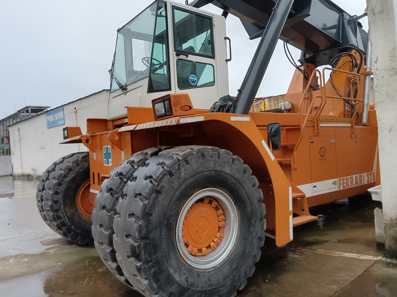 CVS FERRARRI F278 - Reachstacker porta contentores: foto 2 CVS FERRARRI F278 - Reachstacker porta contentores: foto 2