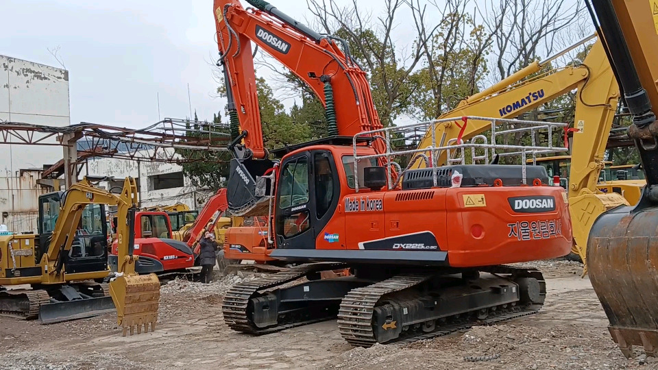 DOOSAN DX 225 LC - 9 C DX225 LCA - Escavadora de rastos: foto 4 DOOSAN DX 225 LC - 9 C DX225 LCA - Escavadora de rastos: foto 4