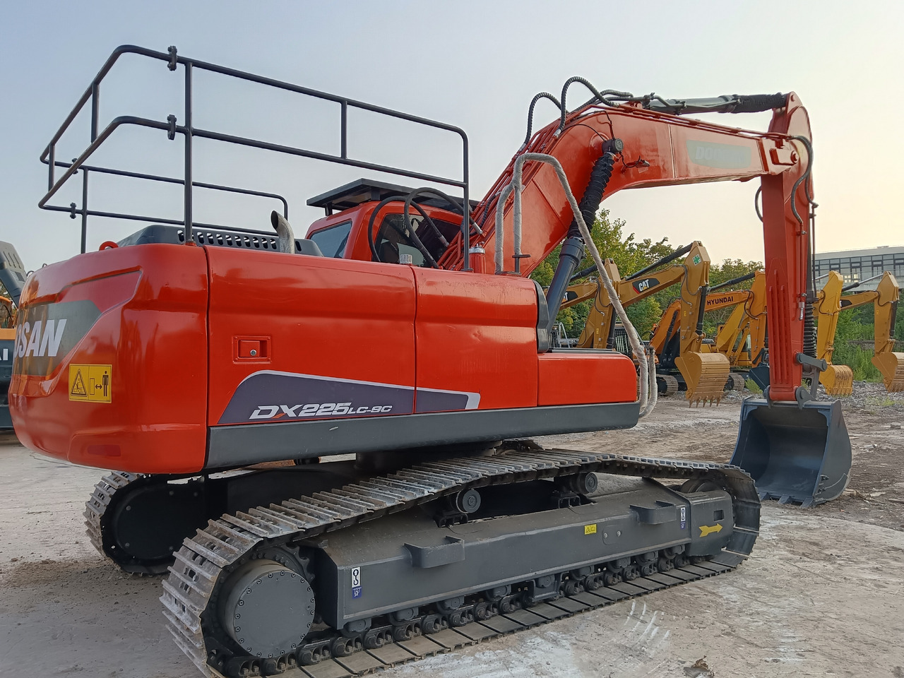 DOOSAN DX225 LC - 9C - Escavadora de rastos: foto 1 DOOSAN DX225 LC - 9C - Escavadora de rastos: foto 1