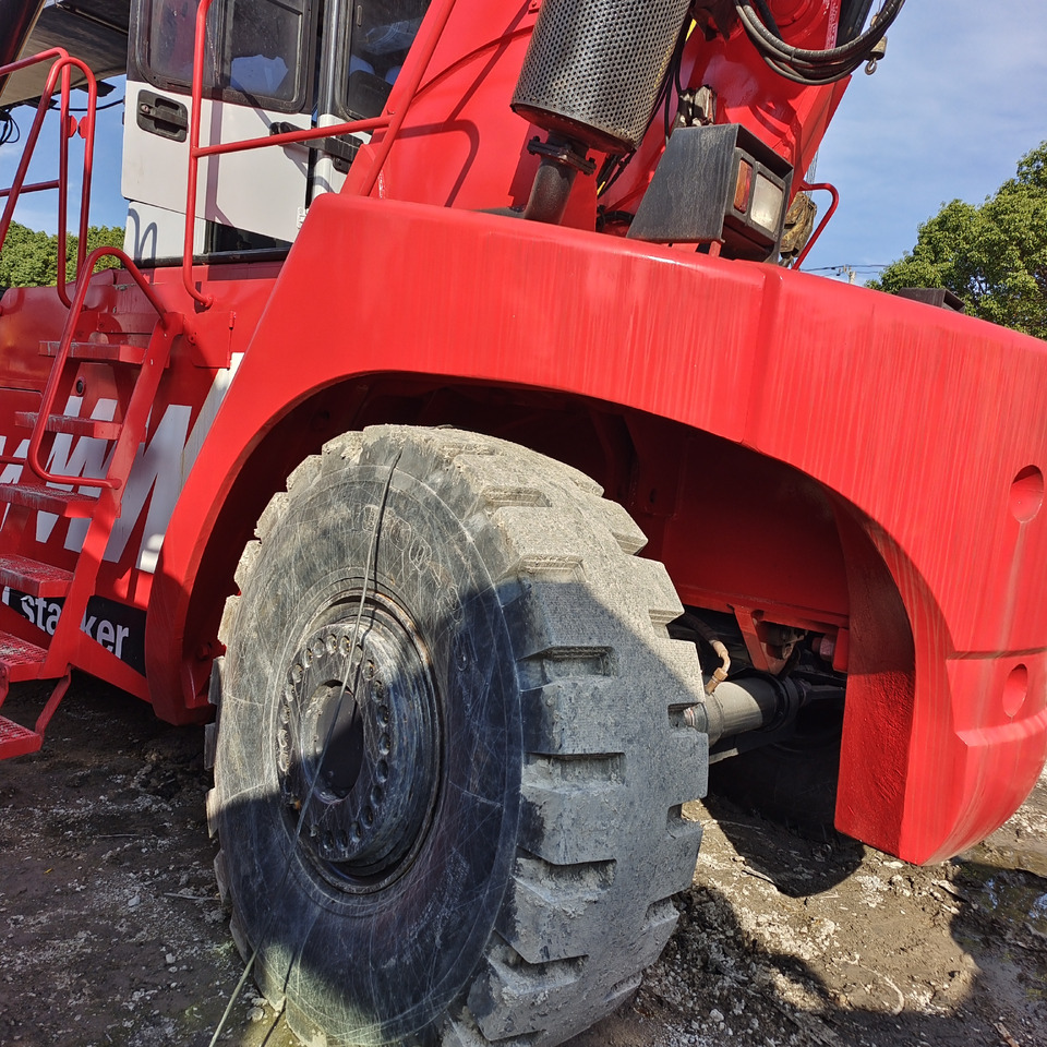 FANTUZZI CS 45 KMHD 45 TON CONTAINER REACH CRANE - Reachstacker porta contentores: foto 5 FANTUZZI CS 45 KMHD 45 TON CONTAINER REACH CRANE - Reachstacker porta contentores: foto 5