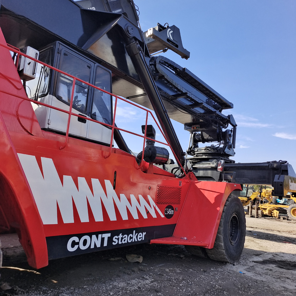 FANTUZZI CS45KMHD 45 TON REACH STACKER - Reachstacker porta contentores: foto 4 FANTUZZI CS45KMHD 45 TON REACH STACKER - Reachstacker porta contentores: foto 4