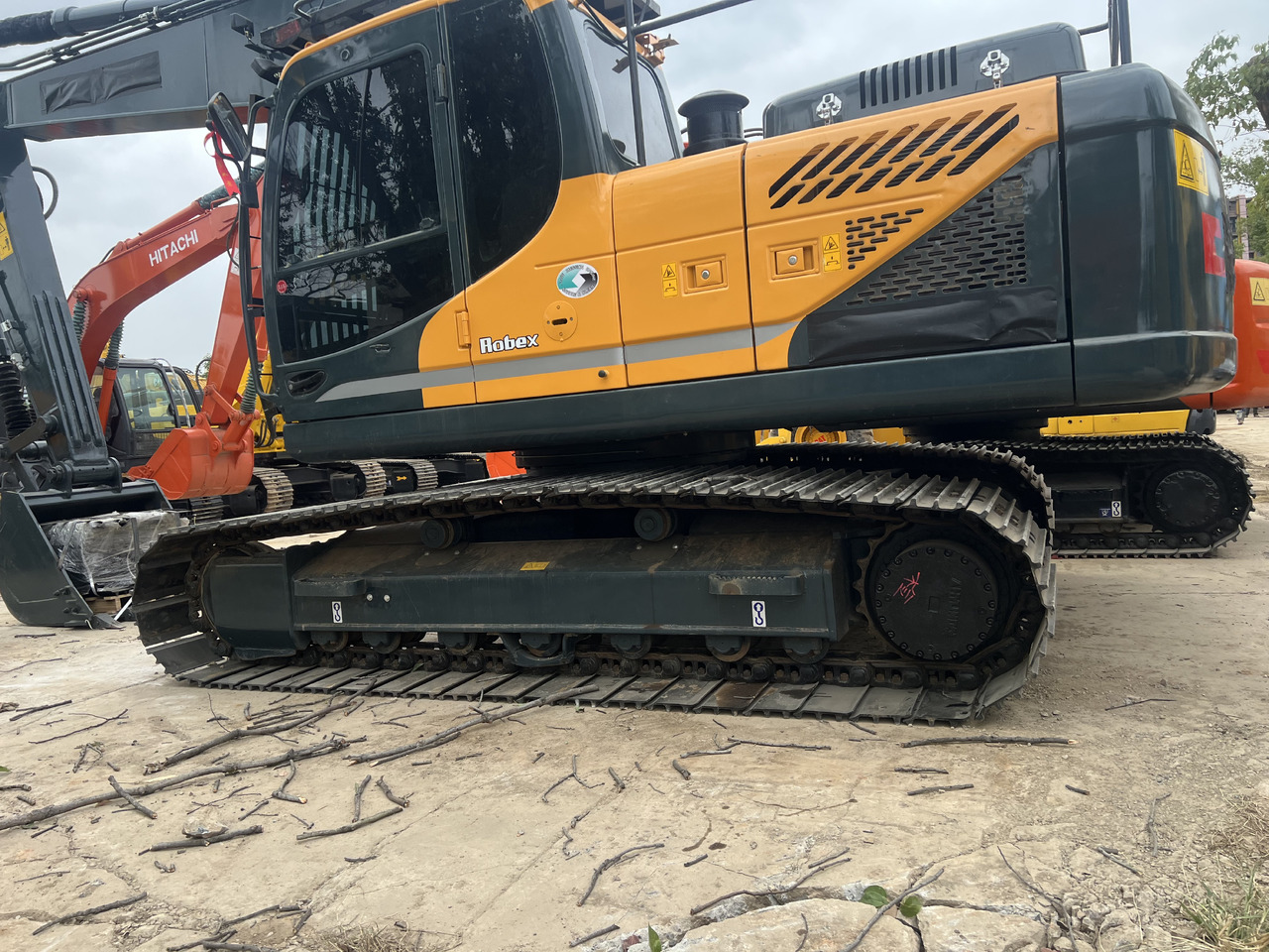 HYUNDAI HX220HD BROADEN TRACK SHOES - Escavadora de rastos: foto 2 HYUNDAI HX220HD BROADEN TRACK SHOES - Escavadora de rastos: foto 2