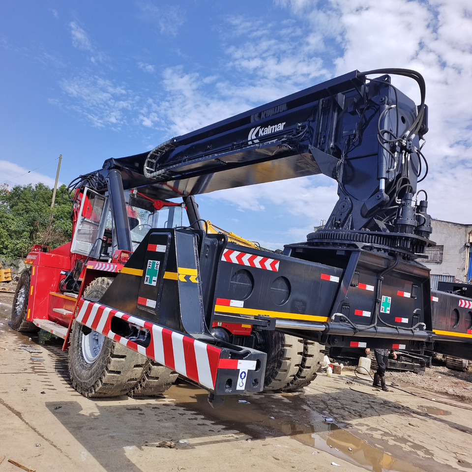 KALMAR DRF450 45 TON REACH STACKER DRT450 DRU450 DRD 450 - Reachstacker porta contentores: foto 4 KALMAR DRF450 45 TON REACH STACKER DRT450 DRU450 DRD 450 - Reachstacker porta contentores: foto 4