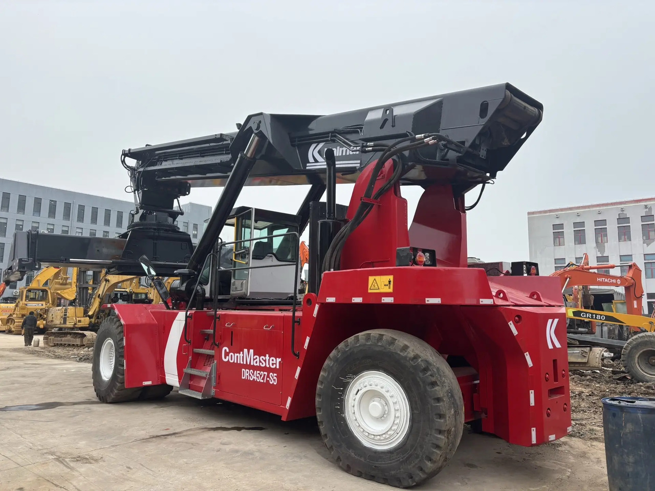 KALMAR DRS4527-S5 - Reachstacker porta contentores: foto 3 KALMAR DRS4527-S5 - Reachstacker porta contentores: foto 3