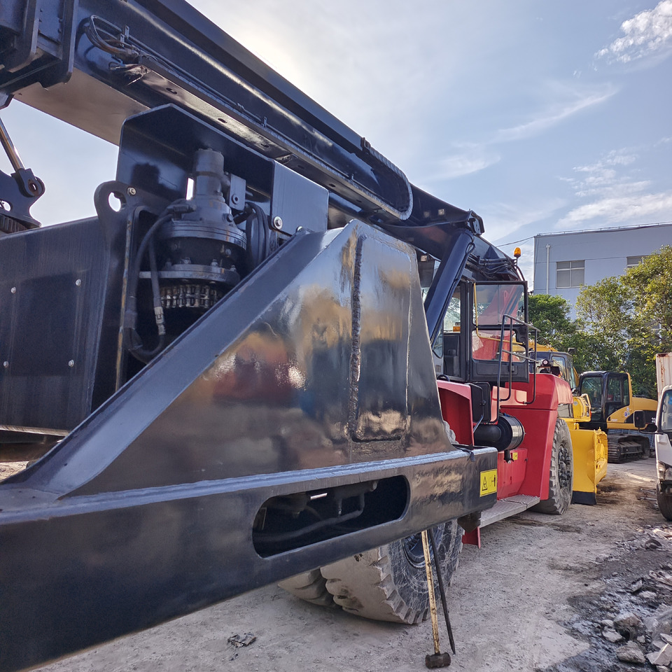 KALMAR DRT450 45 TON REACH STACKER DRF450 DRU DRD 450 - Reachstacker porta contentores: foto 5 KALMAR DRT450 45 TON REACH STACKER DRF450 DRU DRD 450 - Reachstacker porta contentores: foto 5