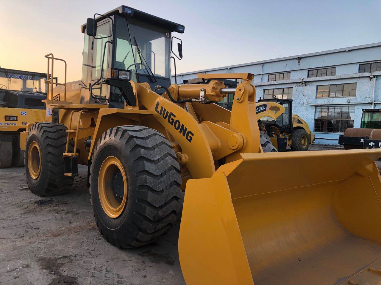 LIUGONG 856 used lugong 856H wheel loader - Pá carregadora de rodas: foto 4 LIUGONG 856 used lugong 856H wheel loader - Pá carregadora de rodas: foto 4