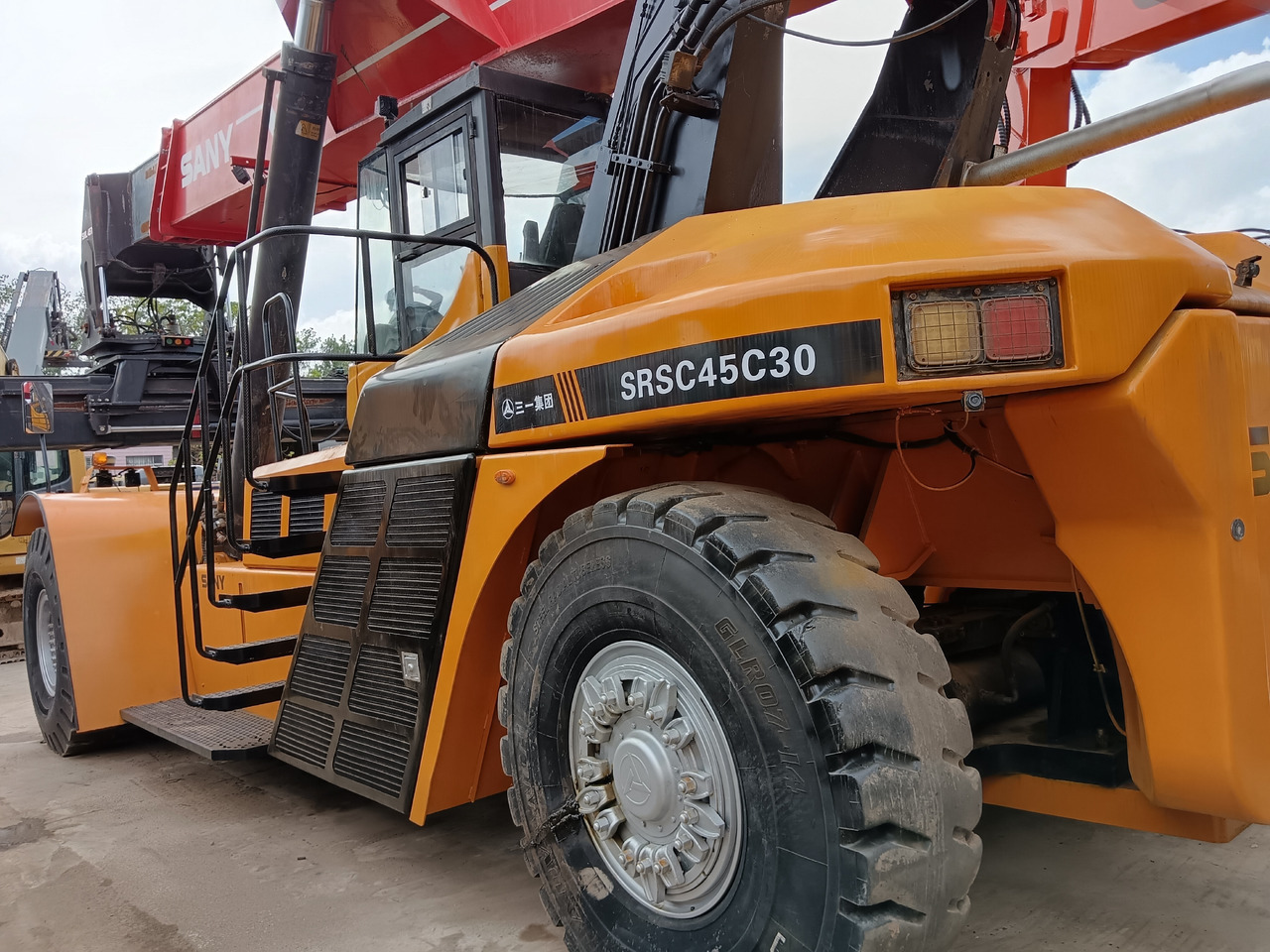 SANY SRSC 45C30 - Reachstacker porta contentores: foto 1 SANY SRSC 45C30 - Reachstacker porta contentores: foto 1