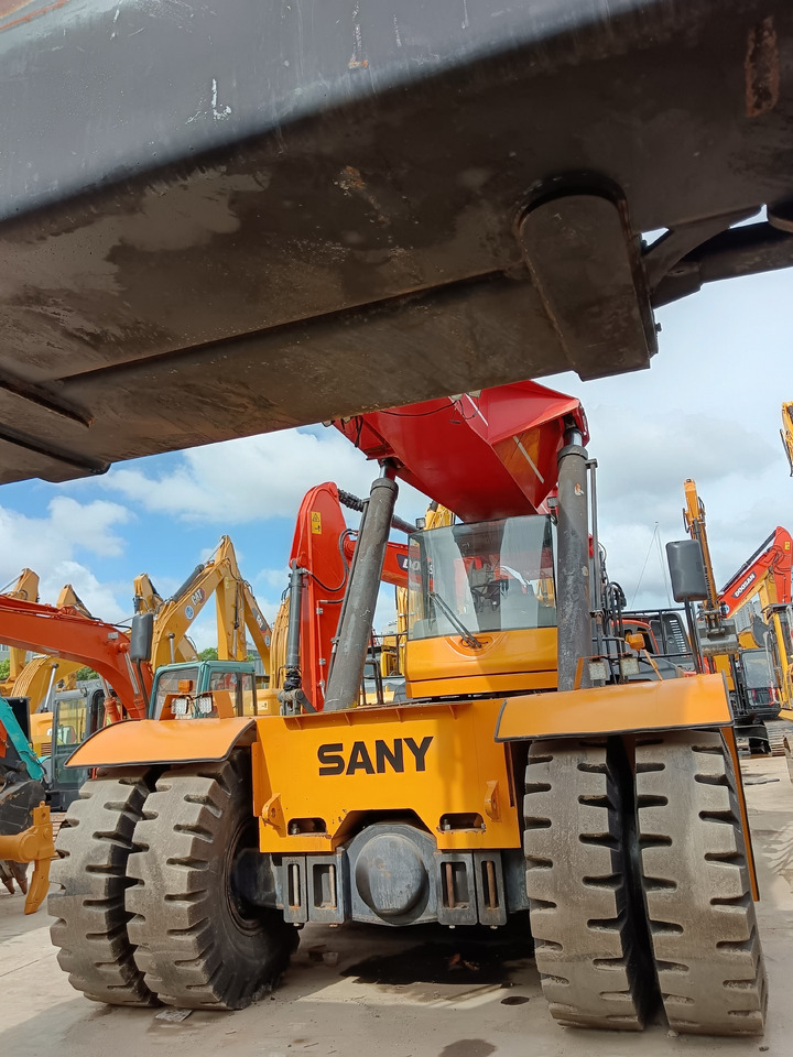 SANY SRSC 45C30 - Reachstacker porta contentores: foto 4 SANY SRSC 45C30 - Reachstacker porta contentores: foto 4