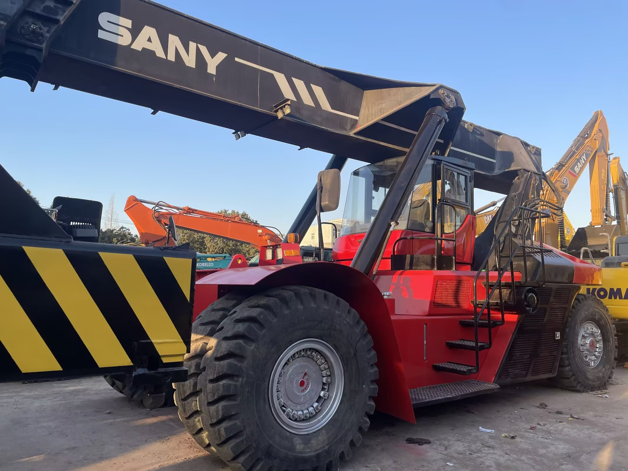 SANY SRSC45C30 - Reachstacker porta contentores: foto 5 SANY SRSC45C30 - Reachstacker porta contentores: foto 5