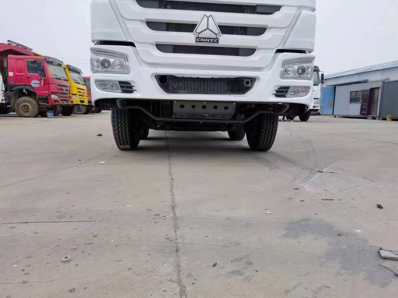 SINOTRUK HOWO 12 TIRES 8*4 - Camião basculante: foto 3 SINOTRUK HOWO 12 TIRES 8*4 - Camião basculante: foto 3