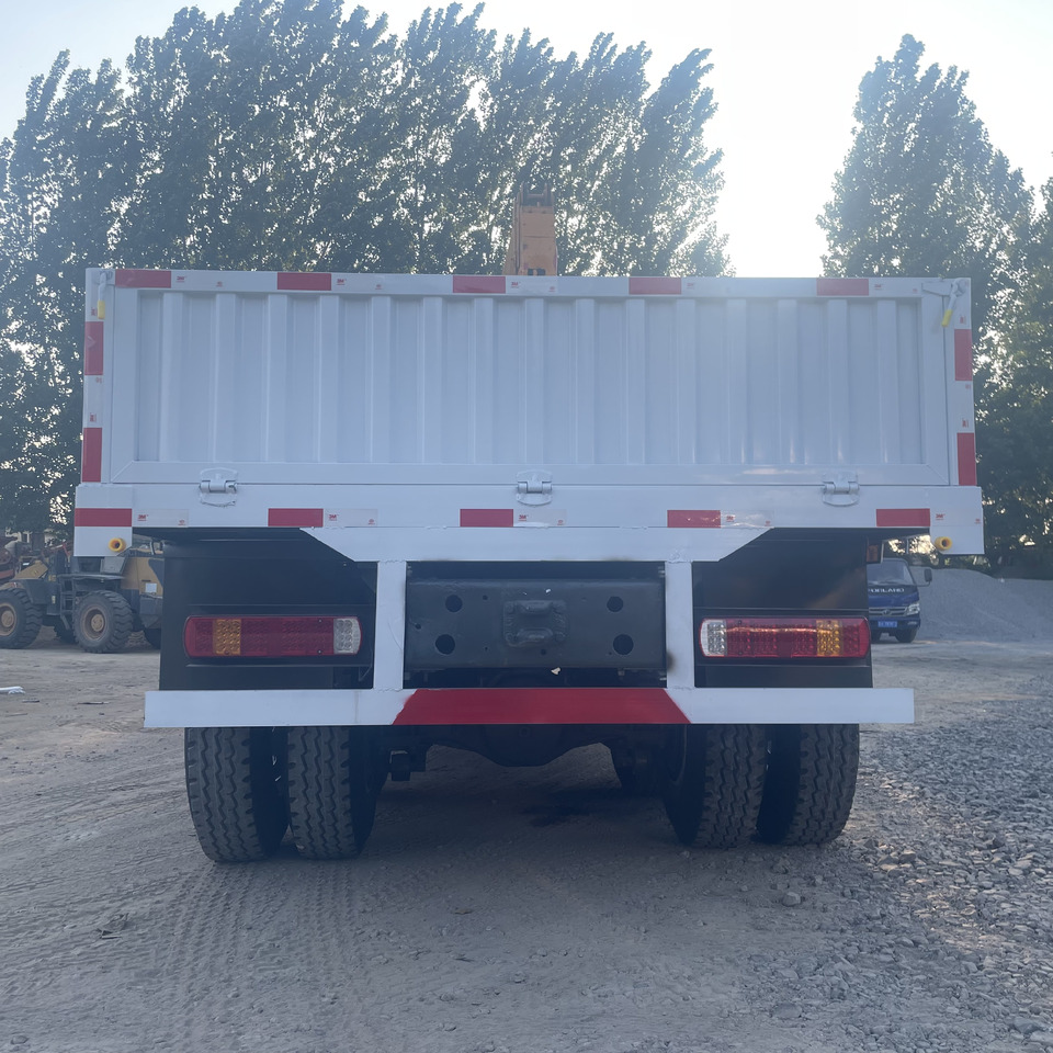 SINOTRUK HOWO 8 TON CRANE TRUCK - Camião grua: foto 4 SINOTRUK HOWO 8 TON CRANE TRUCK - Camião grua: foto 4