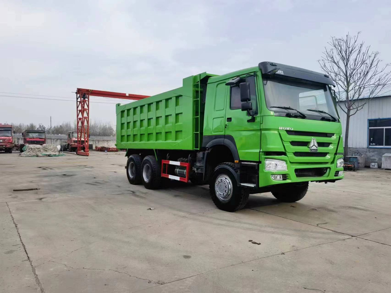 SINOTRUK HOWO DUMP TRUCK - Camião basculante: foto 1 SINOTRUK HOWO DUMP TRUCK - Camião basculante: foto 1