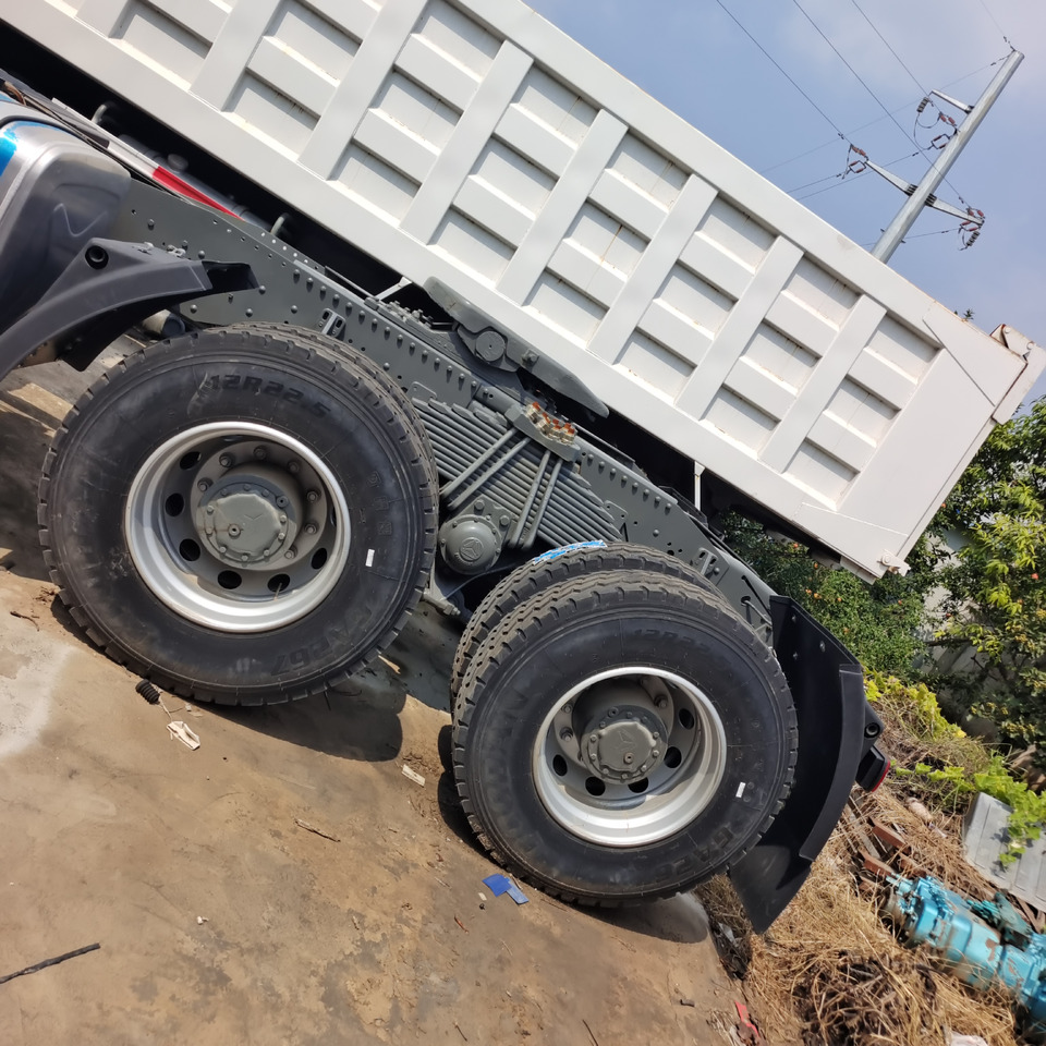 SINOTRUK HOWO 371 375 380 400 420 460HP - Tractor: foto 2 SINOTRUK HOWO 371 375 380 400 420 460HP - Tractor: foto 2