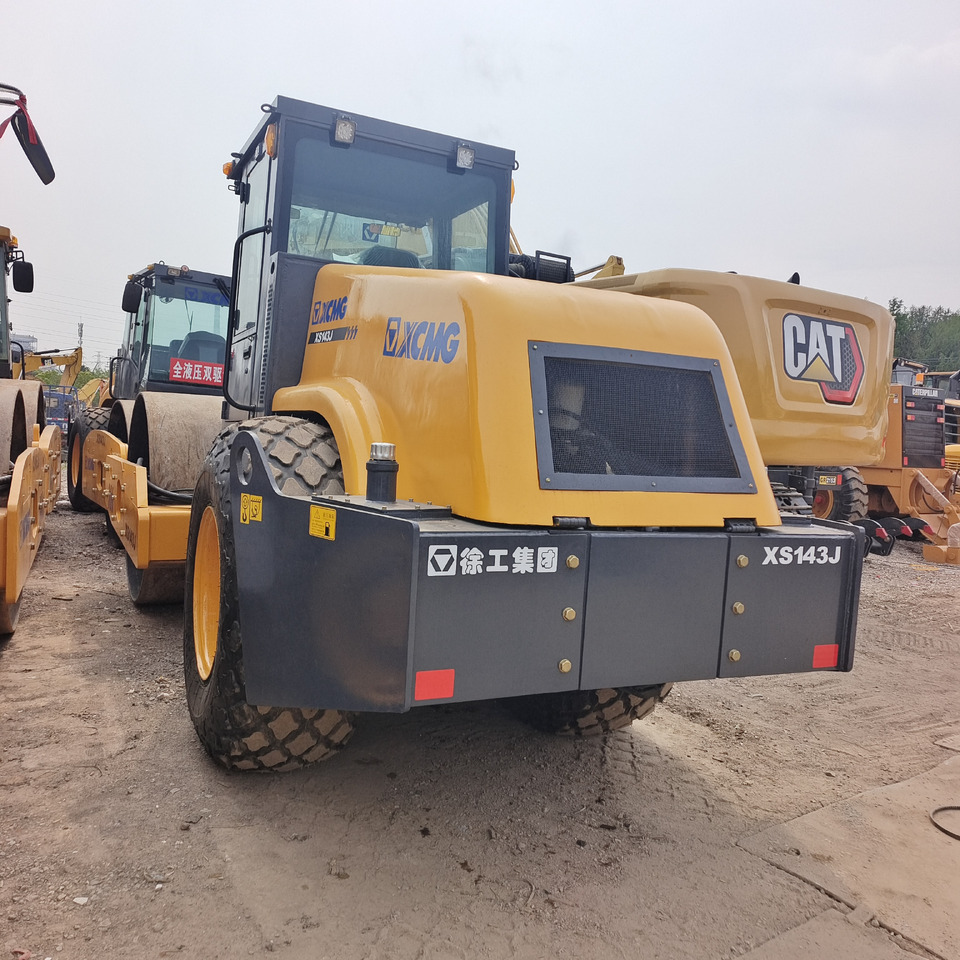 XCMG XS143J - Compactador de asfalto: foto 1 XCMG XS143J - Compactador de asfalto: foto 1