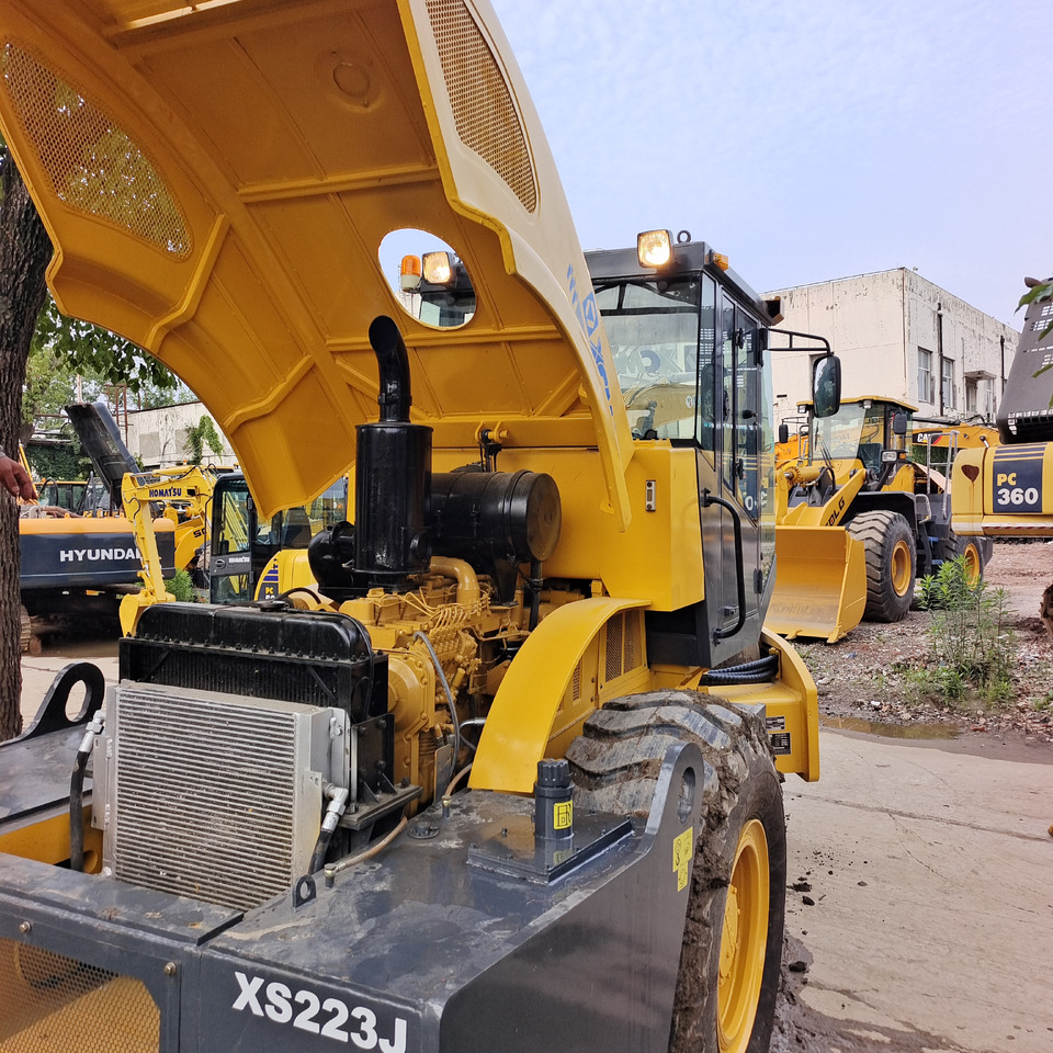 XCMG XS223J - Compactador de asfalto: foto 3 XCMG XS223J - Compactador de asfalto: foto 3