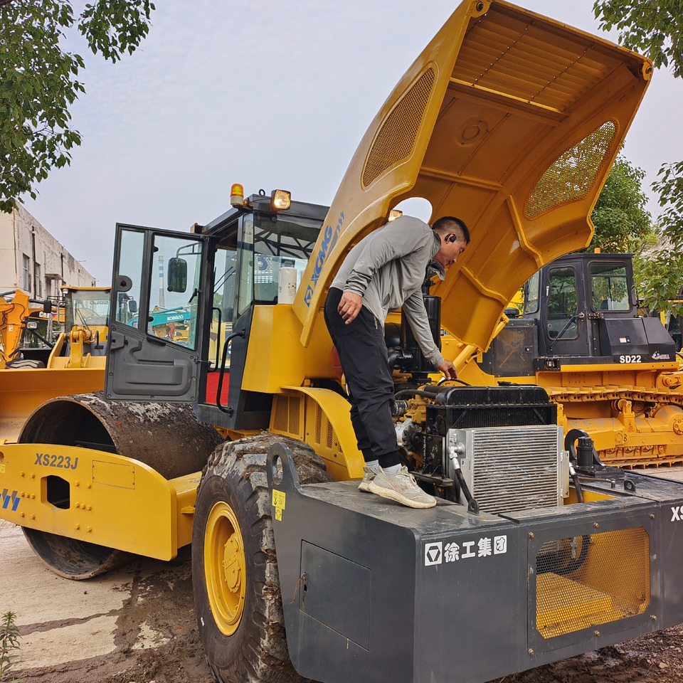 XCMG XS223J - Compactador de asfalto: foto 1 XCMG XS223J - Compactador de asfalto: foto 1